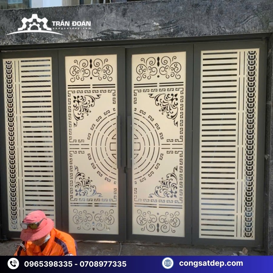 Cổng sắt CNC hiện đại, hoa văn tinh xảo tại Bình Dương